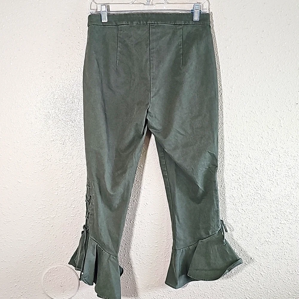 Scripted Cropped Ruffle Pants. - Picture 7 of 8